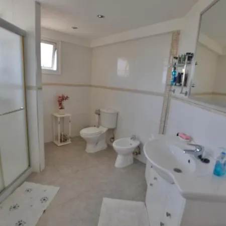 Loubna 4 Bed Central