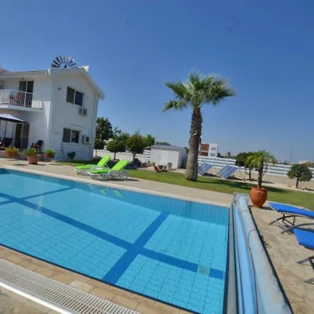 Loubna 4 Bed Central
