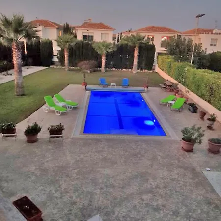 Loubna 4 Bed Central Villa *