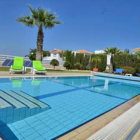 Loubna 4 Bed Central *