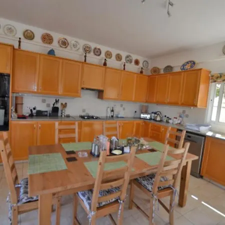 Loubna 4 Bed Central Βίλα Πρωταράς