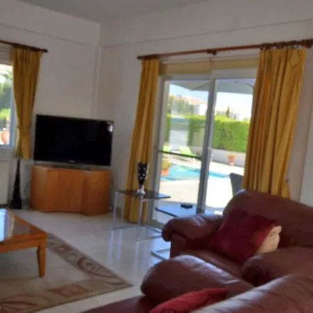 Loubna 4 Bed Central