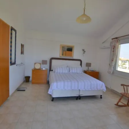 Loubna 4 Bed Central *